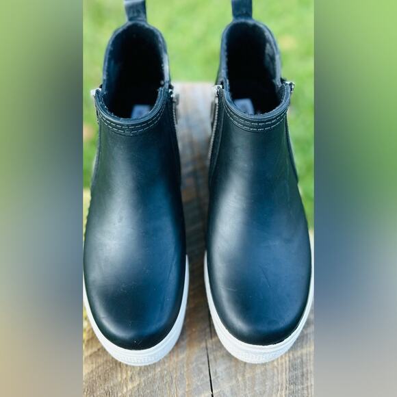 Steve Madden Wedgie Black Ankle Rain Boots with White Sole. Size 9M - Picture 4 of 8